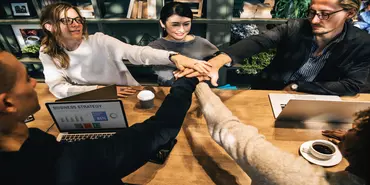 Time de marketing e vendas integrando estratégias para alavancar os resultados dos clientes!