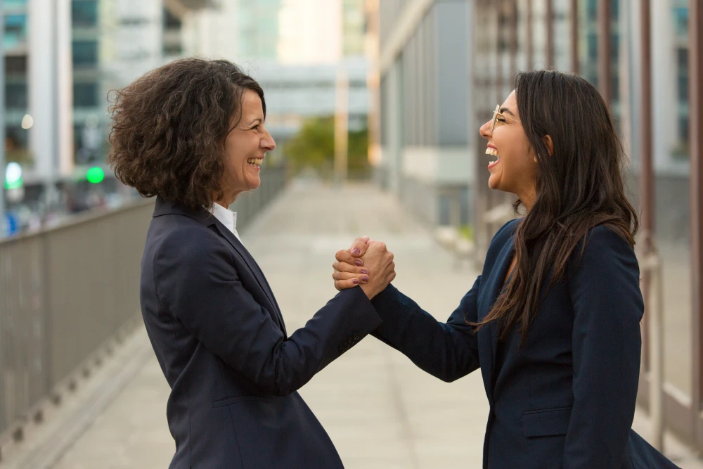 O Que Esperar (e Exigir) ao Contratar uma Agência de Google Ads (Checklist 2025)